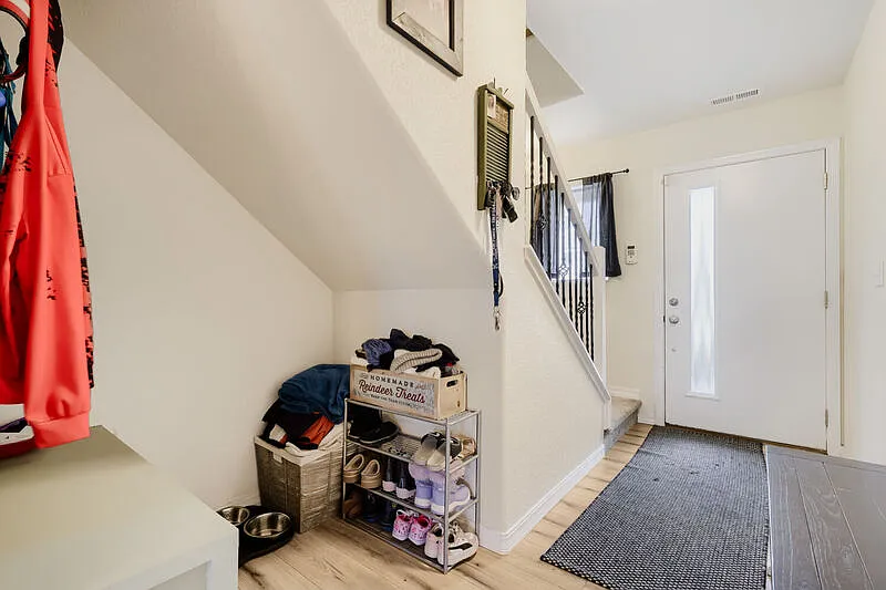 3 bed, 2.5 bath, 1367 sqft, $2,200 — Photo 3