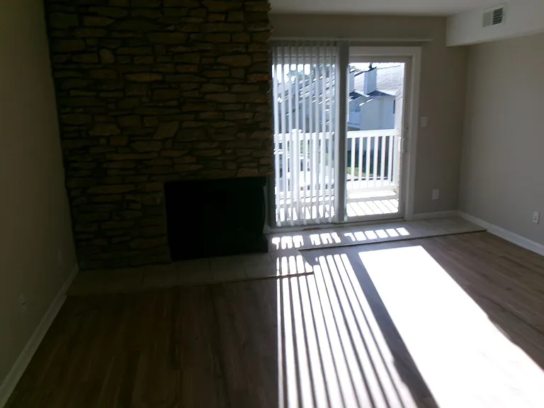 Coventry Court West Apartments — Photo 121
