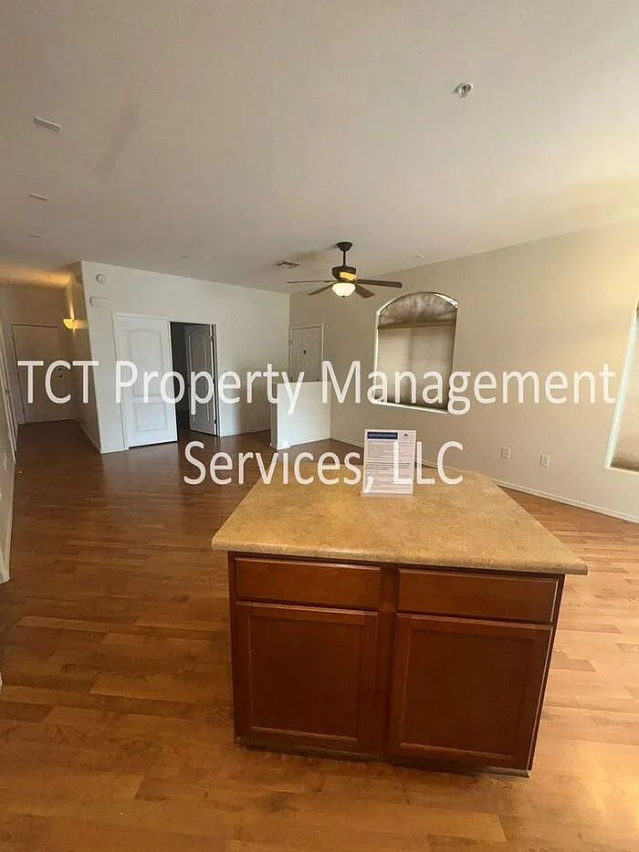 3 bed, 2.5 bath, 1380 sqft, $2,100 — Photo 3