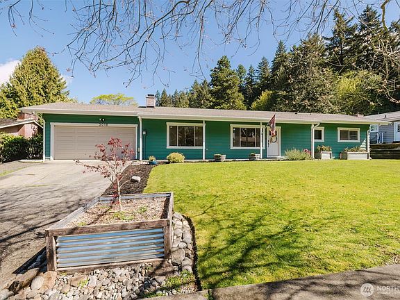 3rd image of 3018 NE Rozewood Drive NE