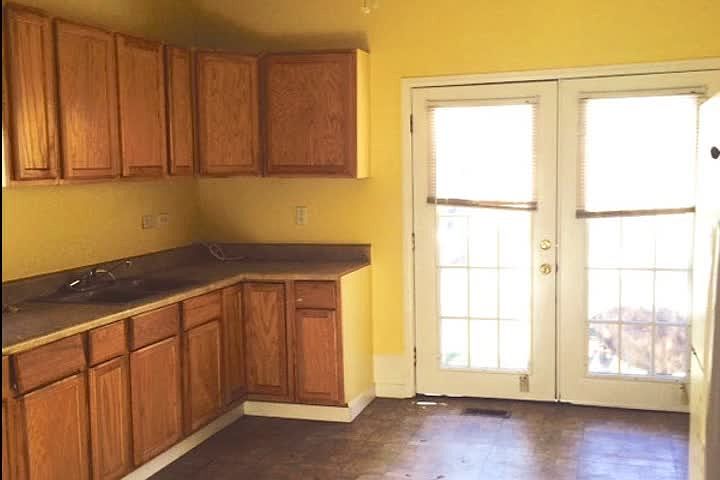 2nd image of 113 N Oakwood Dr