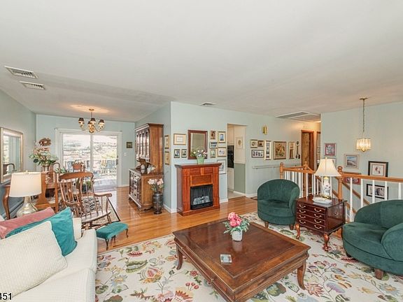 3rd image of 103 Cedar Rd