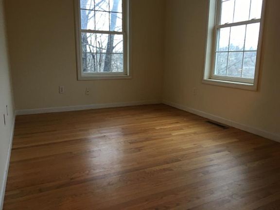 3rd image of 513 Franklin Ave
