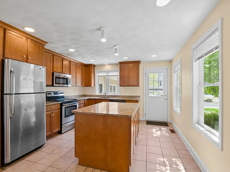 103 Bay View Ave — Photo 5