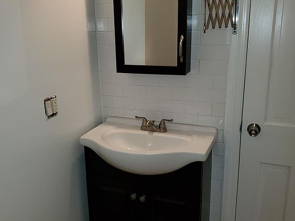 5th image of 126 Hamilton Ave