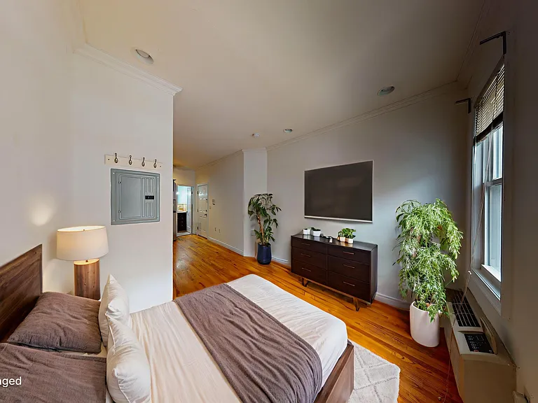 607 Adams St #1 — Photo 4