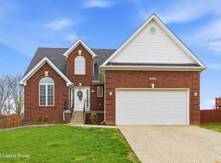 517 Chieftain Dr, Fairdale, KY 40118