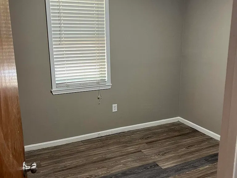 3532 Edmonton St — Photo 11