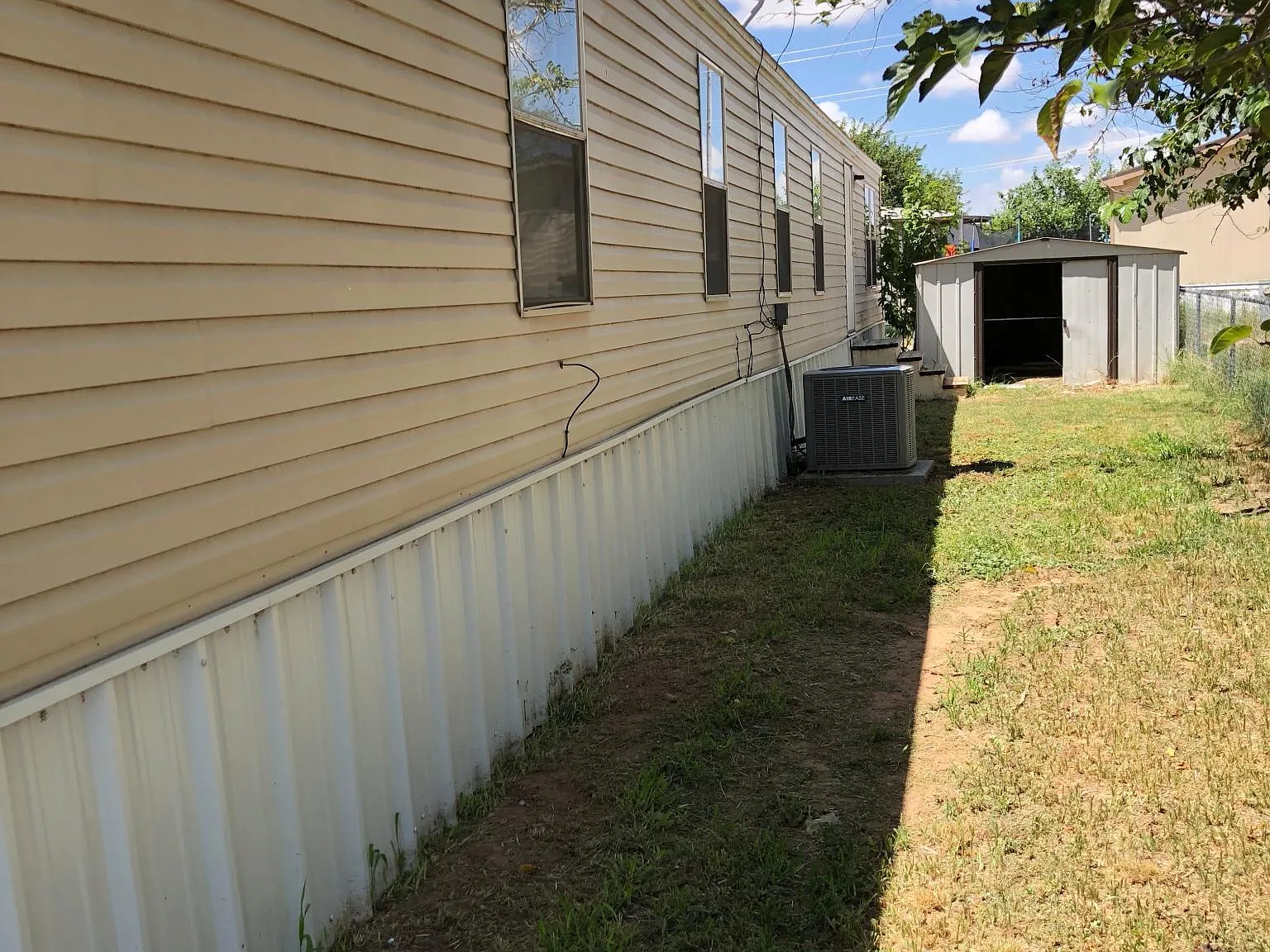 3 bed, 1200 sqft, $1,700 — Photo 2