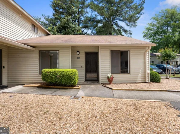 1104 Country Ct, Lawrenceville, GA 30044