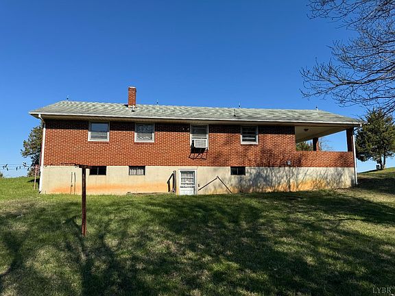 4th image of 1318 Hickory Cove Ln