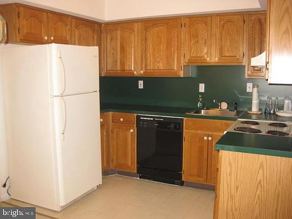 3rd image of 5200 Hilltop Dr APT F16