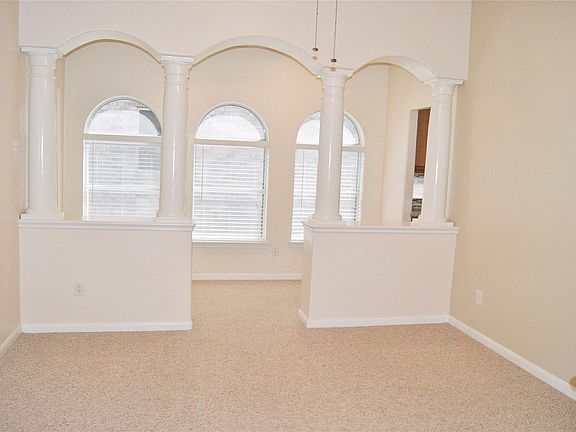 4th image of 205 Green Cedar Dr