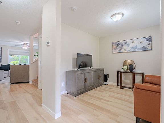 4th image of 5002 NE 41st Ct