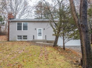 54 Heights Ln, Lafayette, NJ 07848