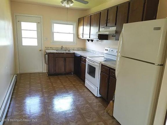 2nd image of 55 Castle Harbor Dr