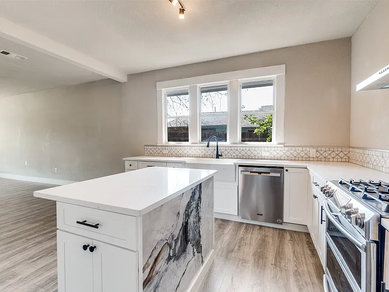 1247 Georgia Ave — Photo 17