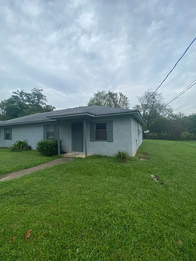 Duplex In Lake Jackson — Photo 1