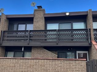 702 Kenneth Cir, Elgin, IL 60120