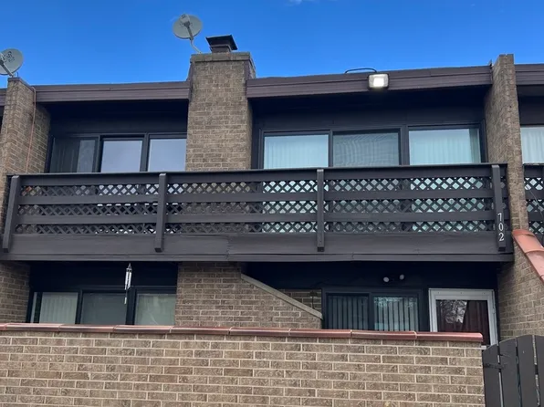 702 Kenneth Cir, Elgin, IL 60120