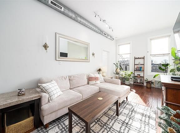 2nd image of 245 Griffith St #2