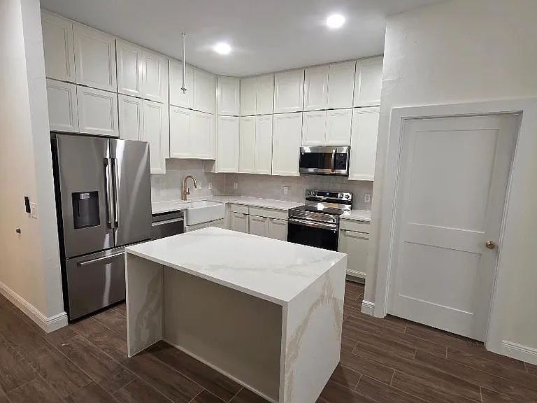 701 Mirror Lake Dr N #105 — Photo 6