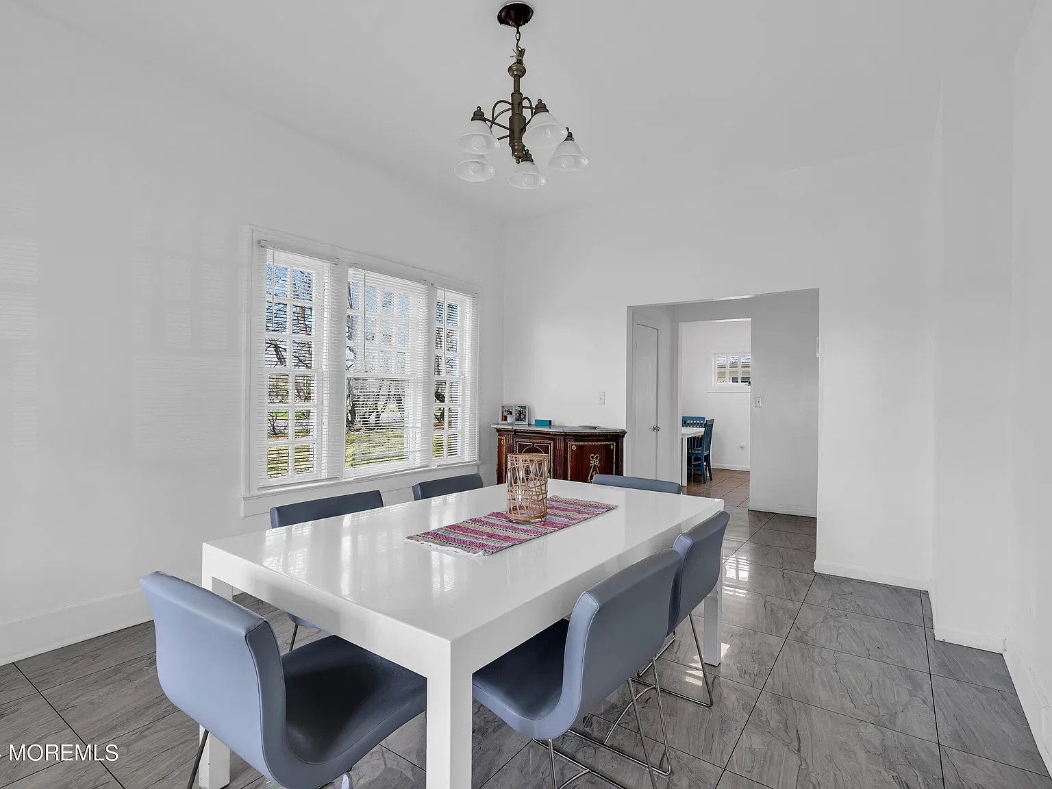 6 bed, 4.5 bath, 2828 sqft, $3,300 — Photo 4