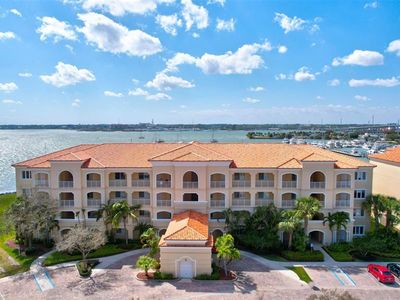 31 Harbour Isle Dr W. #105, Hutchinson Island, FL, 34949