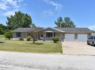 931 W Jenson St, Saybrook, IL 61770