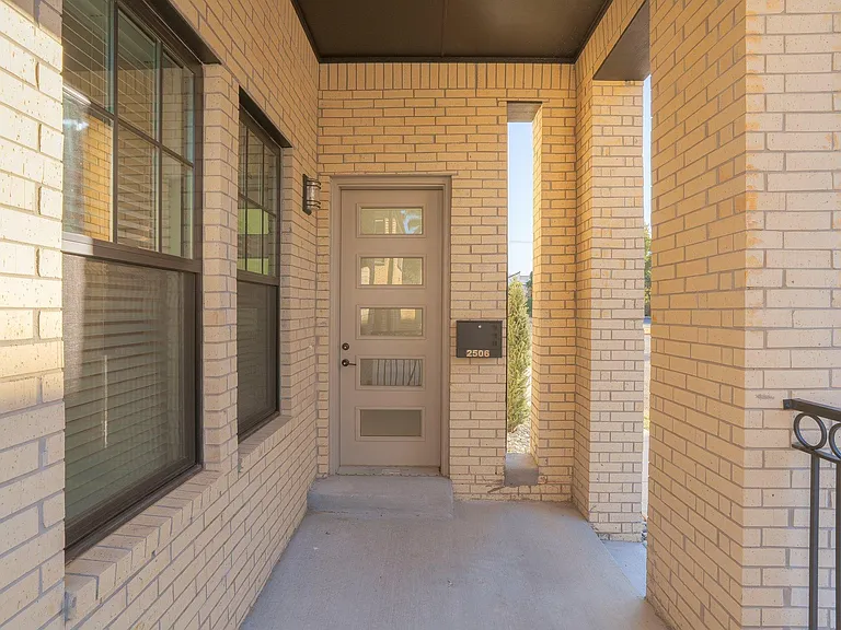 2506 N Douglas Ave — Photo 5
