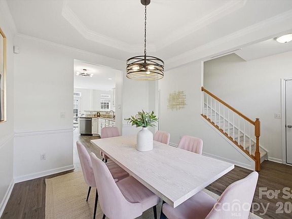 4th image of 2327 Whitford Ln