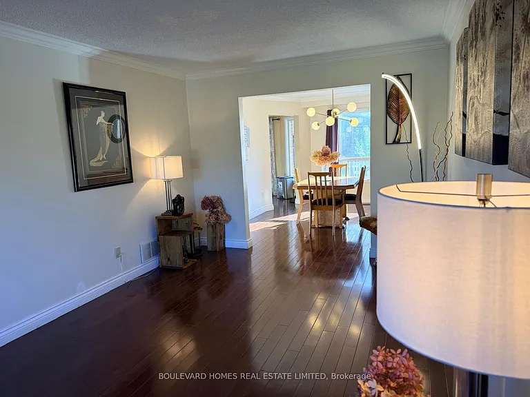 209 Bassett Blvd — Photo 8