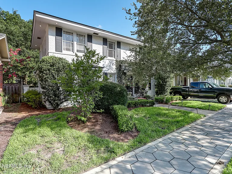 3684 Pine St — Photo 3