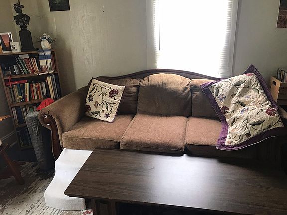 5th image of 1001 N Woodburn Ave