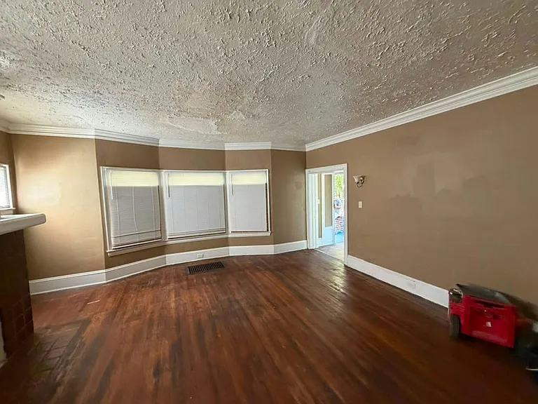 12420 Phillips Ave — Photo 7