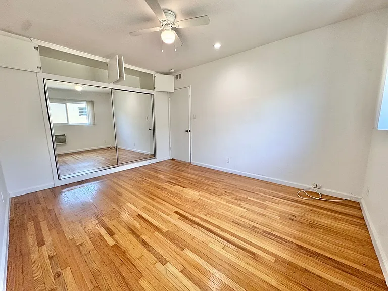3345 Mentone Ave — Photo 18