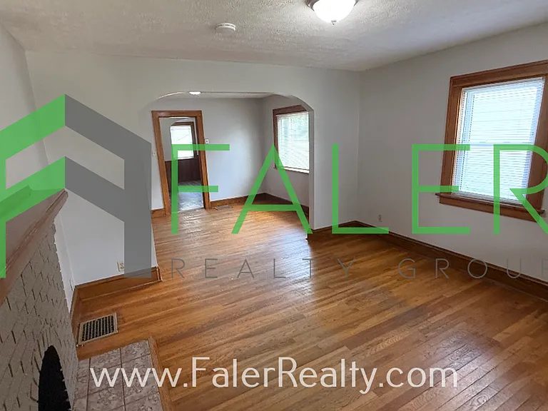 1718 John Glenn Rd — Photo 2