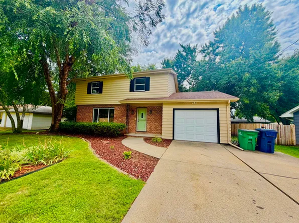 8304 Airline Ave, Urbandale, IA 50322
