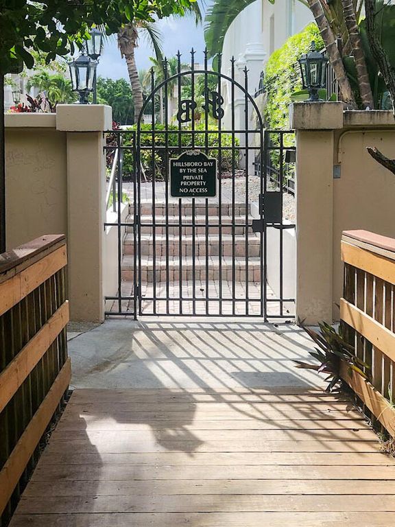 1776 BAY Drive, photo 3