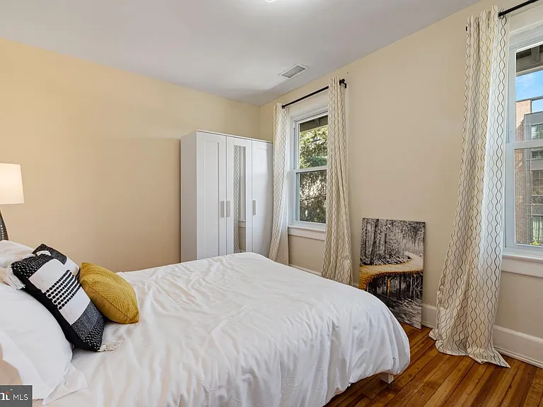 325 V St NE #1 — Photo 11
