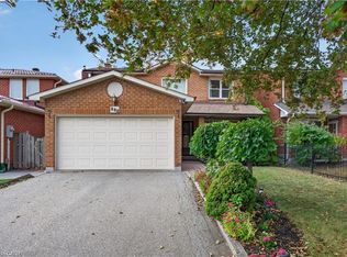 888 Messenger Meadow Dr, Mississauga, ON L5C 3T2