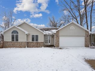 2555 L Ave NW, Cedar Rapids, IA 52405