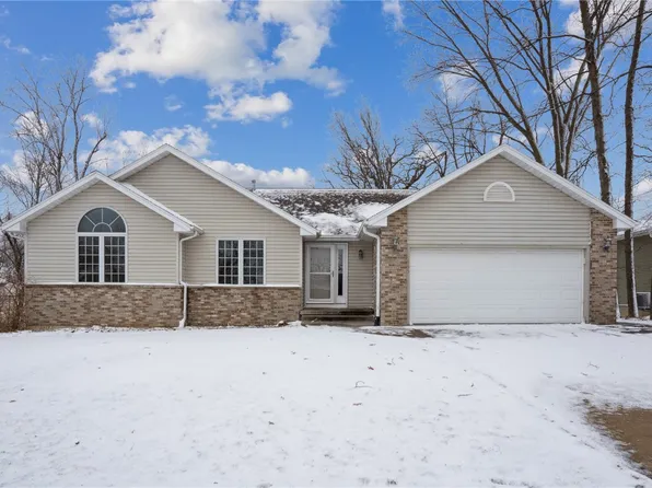 2555 L Ave NW, Cedar Rapids, IA 52405
