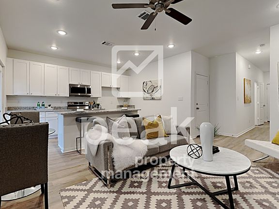 3rd image of 1201 Boxwood Ln