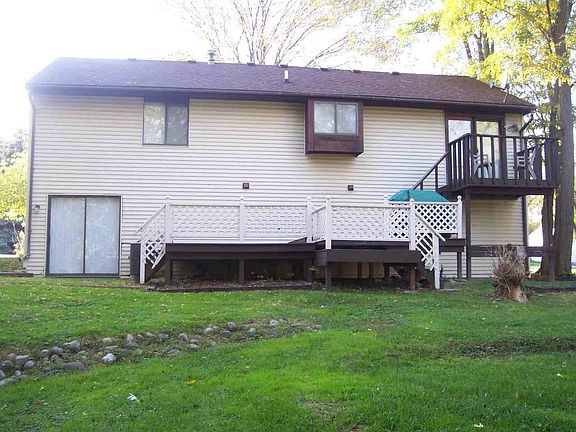 2 Tier deck & large yard