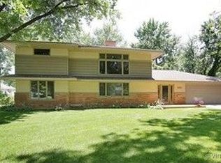 4107 Washington St, Downers Grove, IL 60515