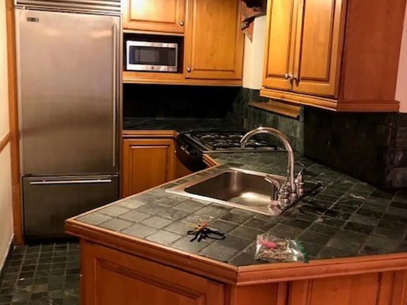 3rd image of 12 W 9th St APT 1C