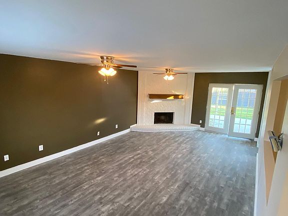 3rd image of 2238 Crockett Dr
