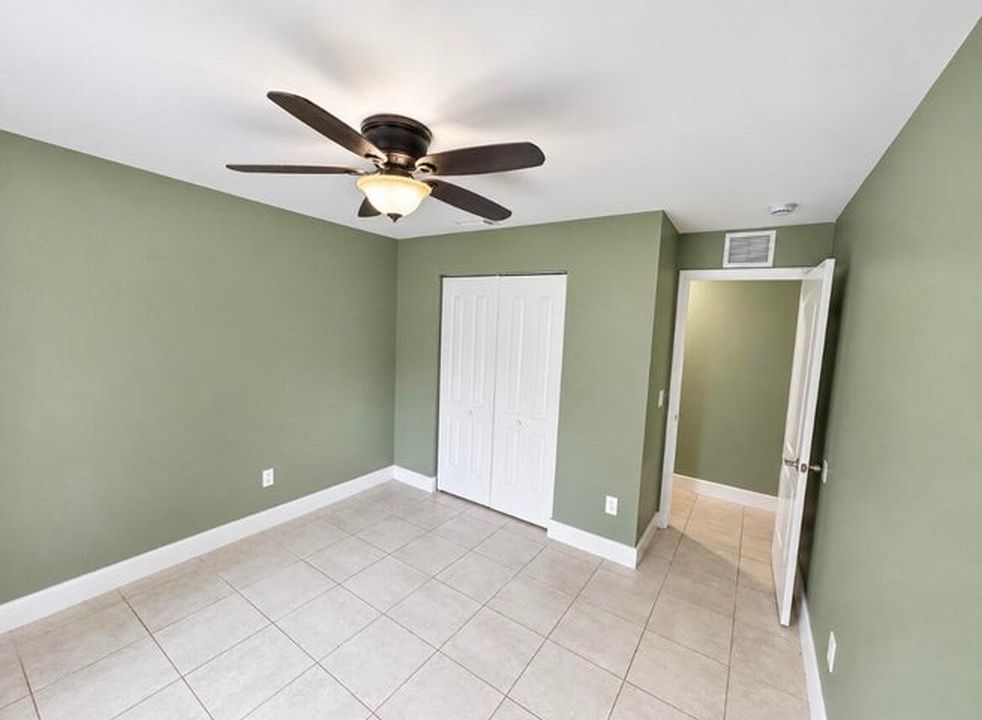 712 NE 3rd Ave, photo 9