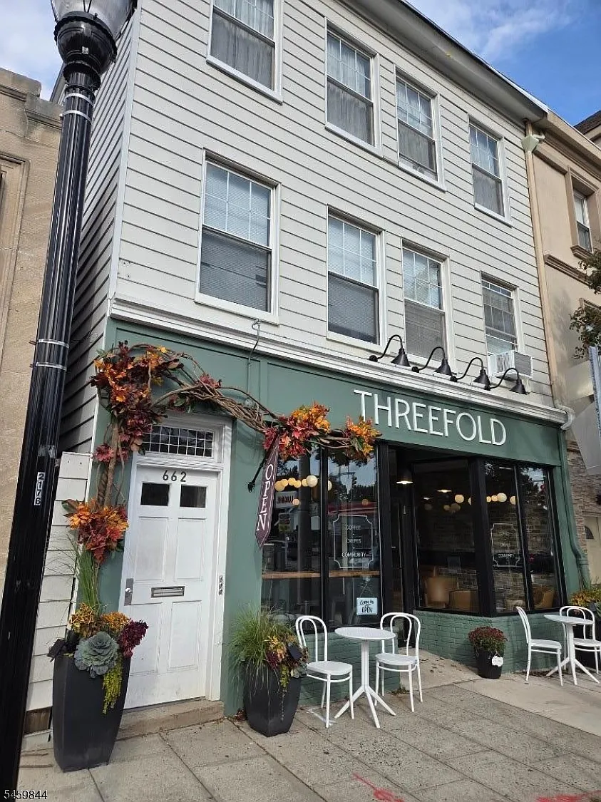 1 bed, 1.0 bath, $1,750 — Photo 1